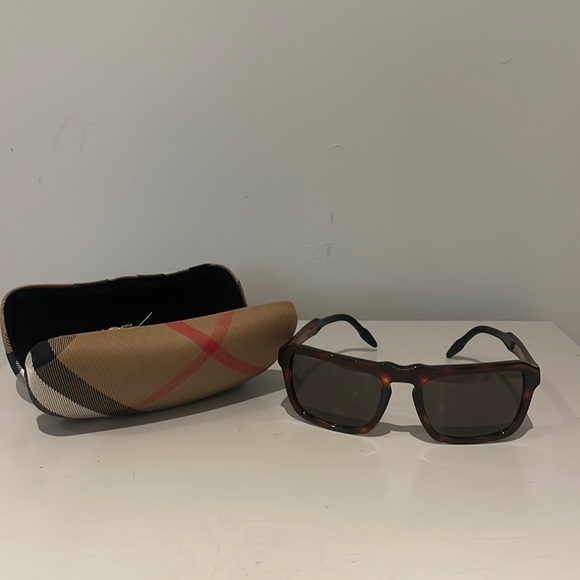 Burberry Accessories - Burberry Sunglasses